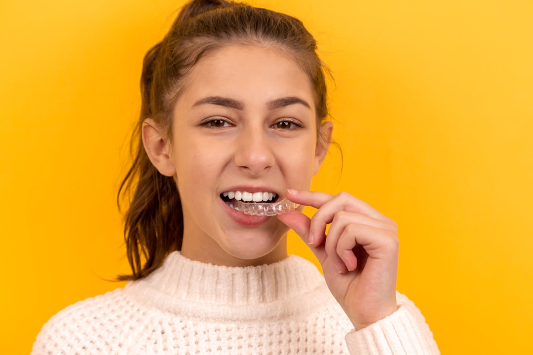 Få Det Drømmende Smil med Invisalign: En Moderne Løsning til Lige Tænder